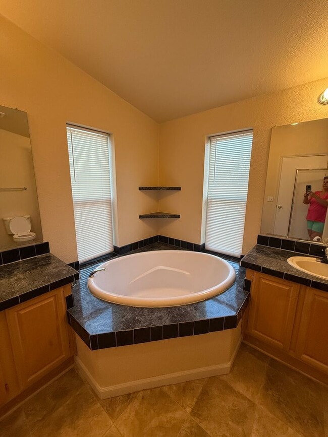 Building Photo - Don’t miss out on this great home