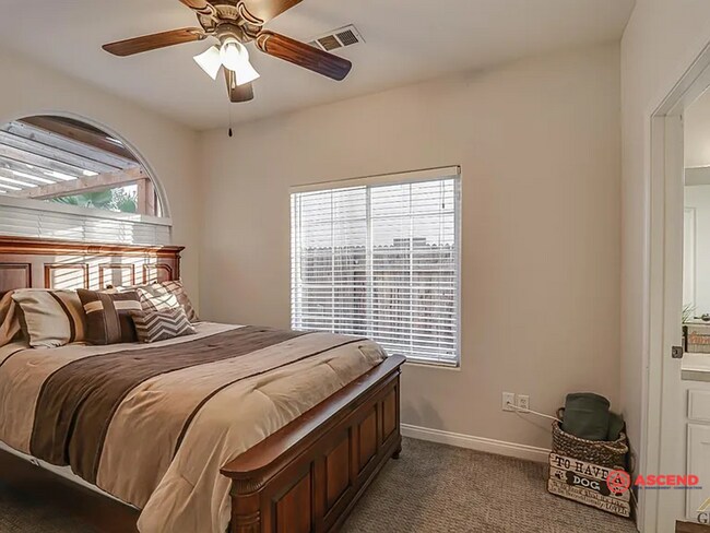 Building Photo - Stunning 3 Bedroom Home In Rosedale!