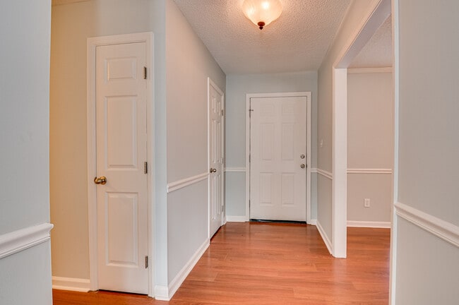 Building Photo - 3882 Villa Ln