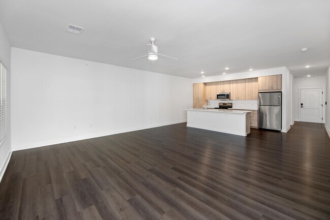 Building Photo - 1811 W Wysteria Ln