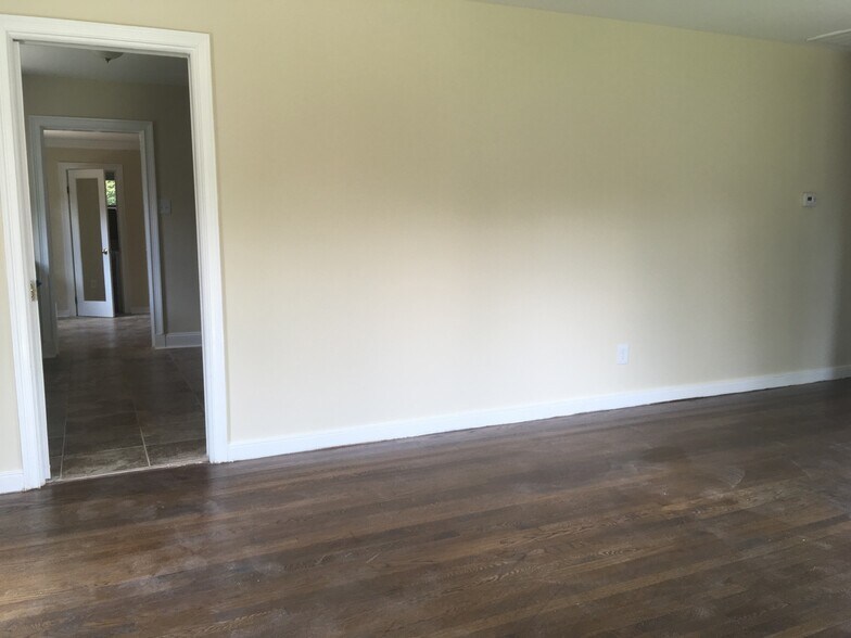 Building Photo - 1806 Parlow Dr