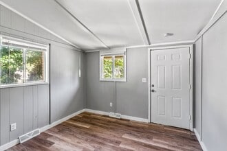 Building Photo - Affordable Comfort in Independence — 1-Bed...