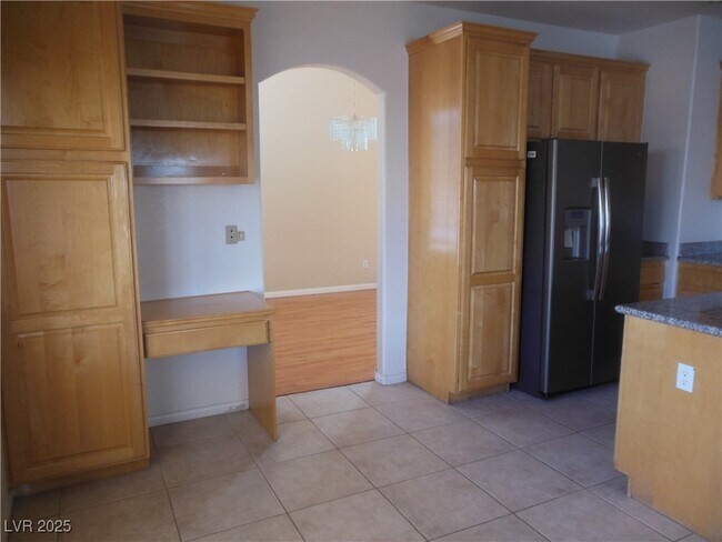 Building Photo - 9891 Sierra Canyon Way