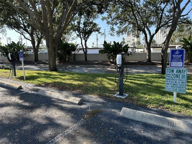 Building Photo - 1316 Pasadena Ave S