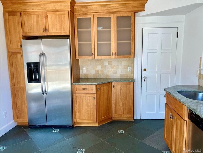 Building Photo - 34 Maplewood St