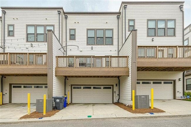 Building Photo - 2048 Holtz Ln