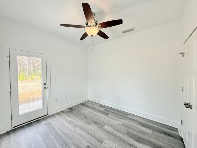 Building Photo - Spacious 3-Bedroom Home W/Office