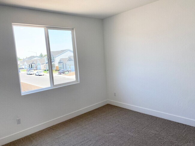 Building Photo - BRAND NEW 4/3.5 Lennar with In-Law Suite