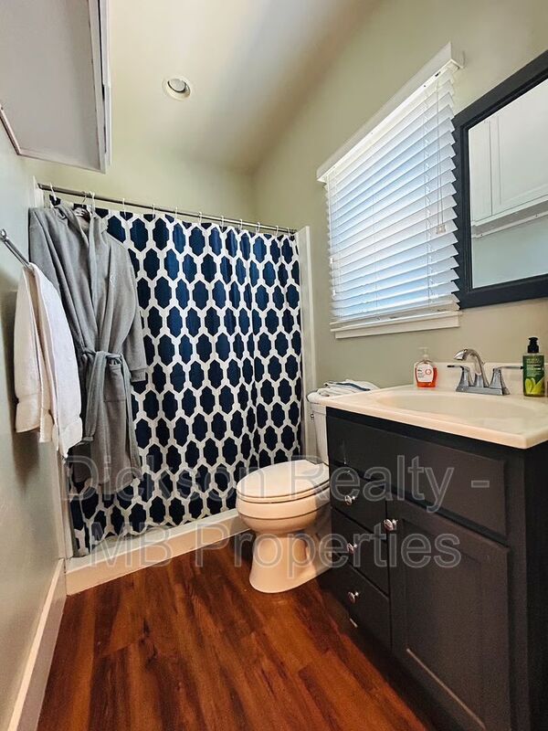 Building Photo - 1240 Plumas St