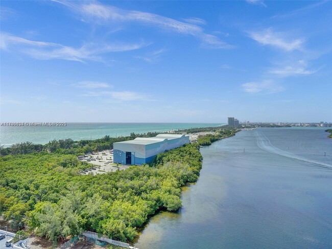 Building Photo - 300 Bayview Dr