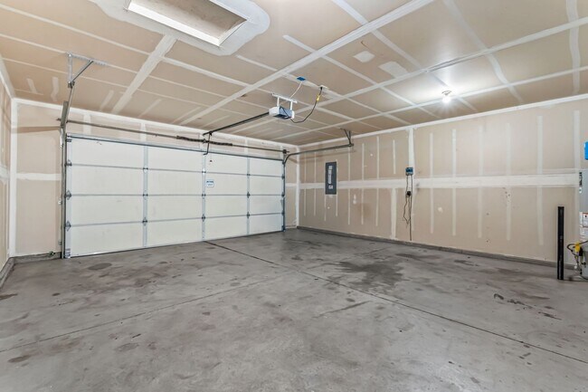 Building Photo - Spacious 4bd/2ba, Single Level Home in Qui...