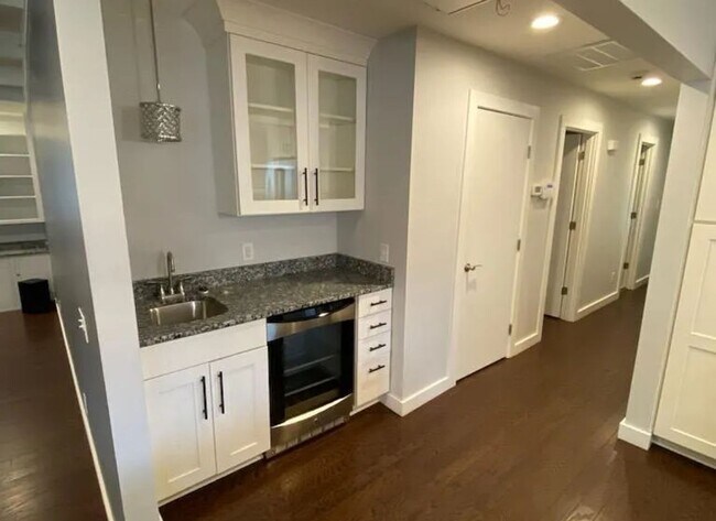 Building Photo - Charming All-Brick 2 Bedroom, 2 Bath Home ...