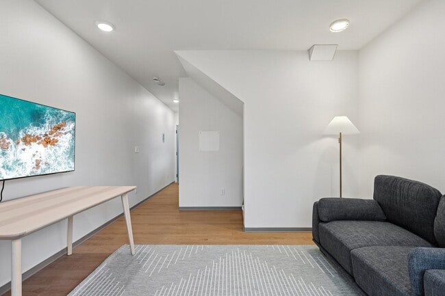 Building Photo - Brand-new 6B3B Townhouse near UW starts from $799/room.