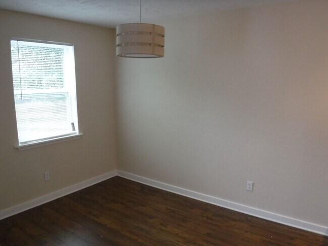 Building Photo - 2308 Sylvan Ct