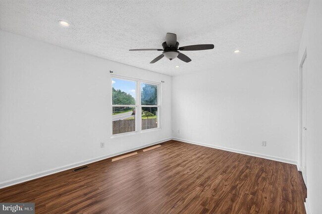 Building Photo - 13296 Hollinger Ave