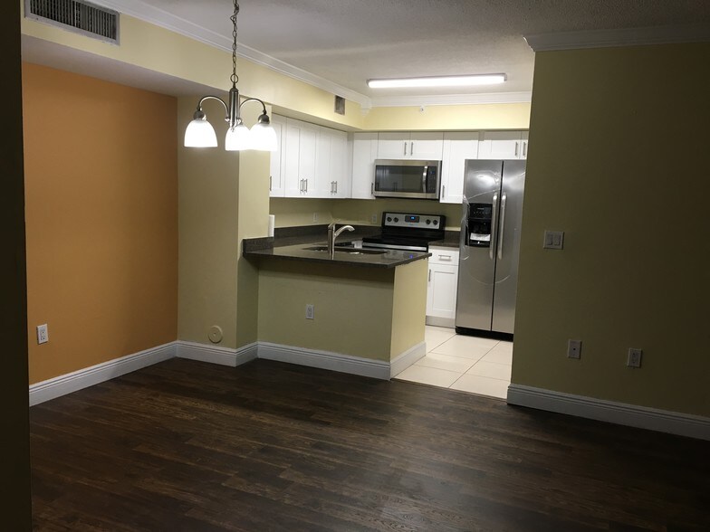 Building Photo - 12154 Saint Andrews Pl