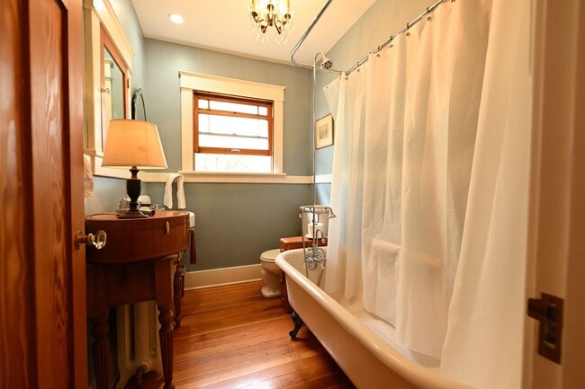 Building Photo - 3bd/2ba Seattle Home
