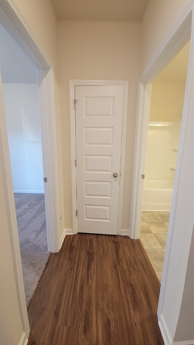 Building Photo - "Charming 3-Bed Oasis with Granite Elegance in Harvest – 1,501 Sq Ft of Comfort!"