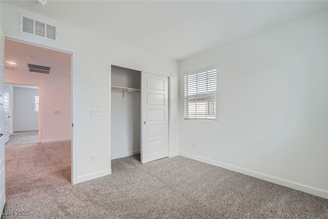 Building Photo - 911 Watford Pl