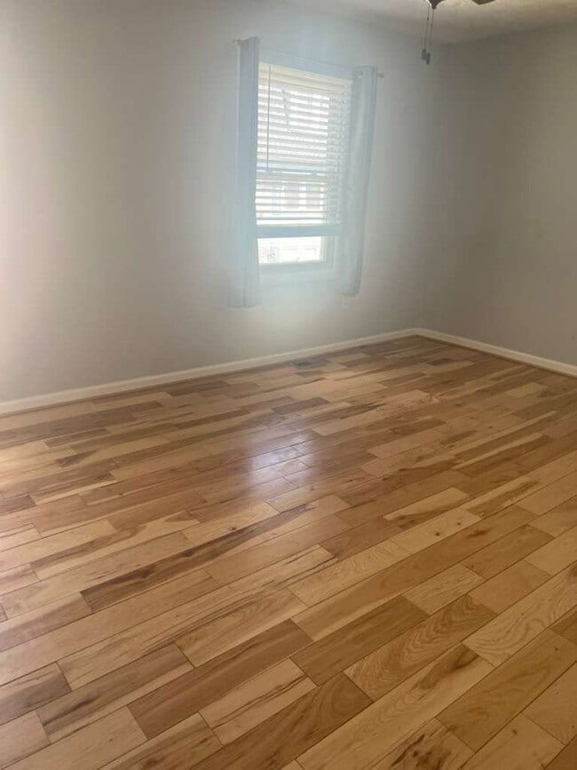 Building Photo - Lake Grove