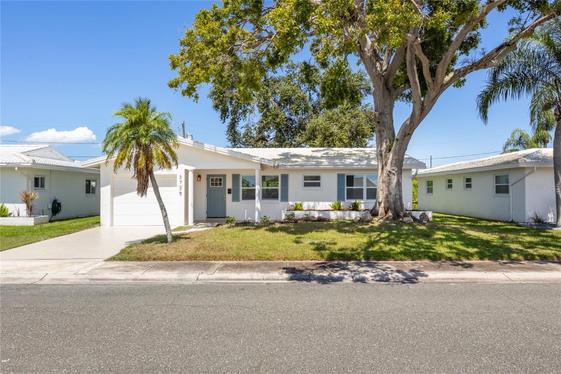 Primary Photo - 3735 101st Ave N