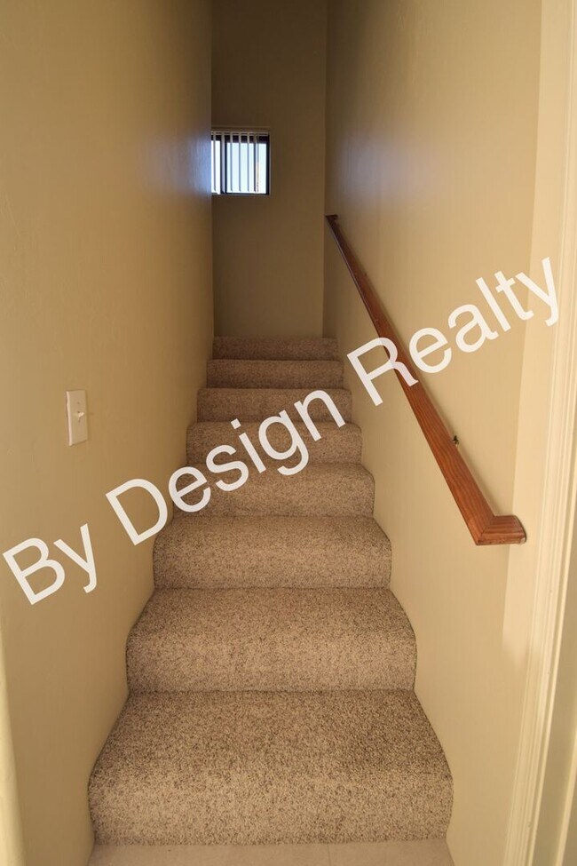 Building Photo - Newly Updated 3 Bed 2 Bath Townhome in Gated Central Tucson Community with Mountain Views