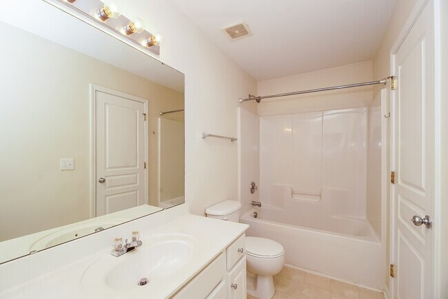 Building Photo - 10142 Old Carolina Dr