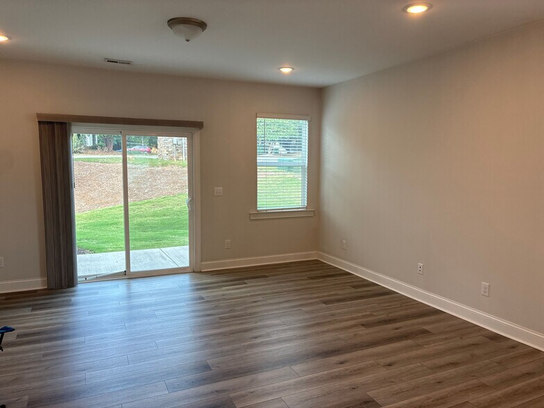 Building Photo - Room in Townhome on Old Grove Ln