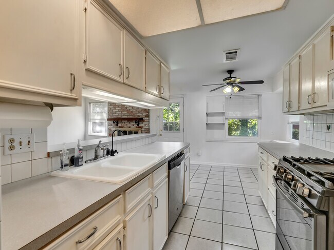 Building Photo - 15443 W Willowwind Cir