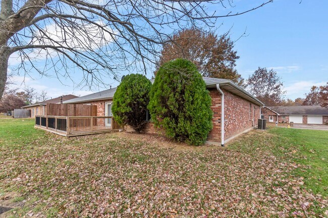Building Photo - 3707/3709 Stonebridge Dr