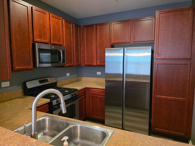 Building Photo - 2250 Aurora Dr
