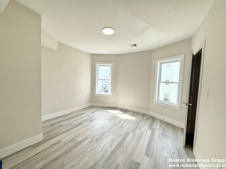 Building Photo - 11 Cawfield St