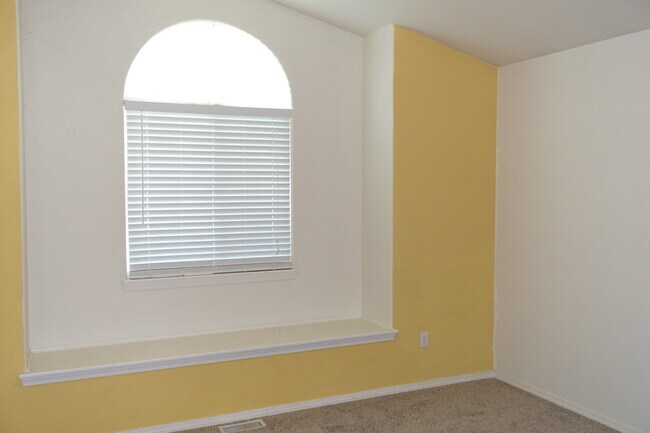 Building Photo - Three-Bedroom Two Bath Home