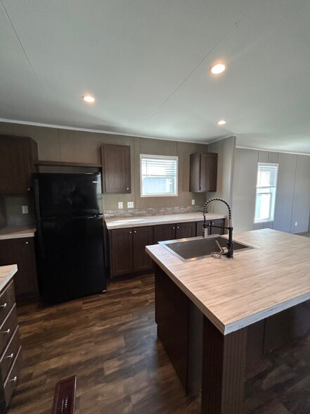 Building Photo - 3200 S Highland Park Dr