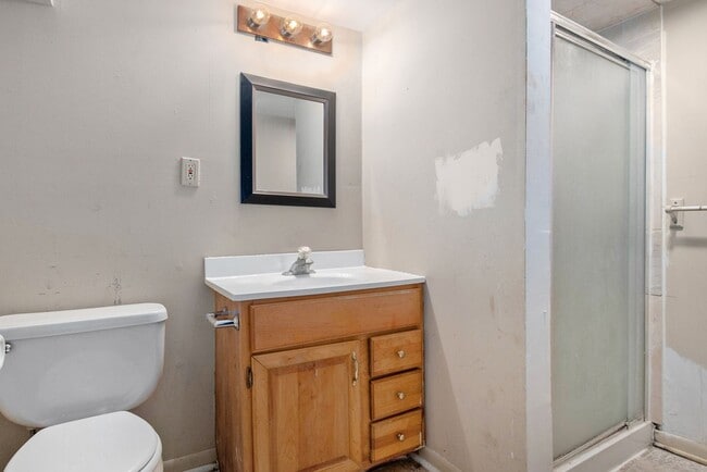 Building Photo - 2 Story 3 Bed 2 Bath, Off Street Parking!