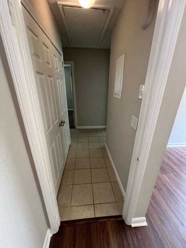 Building Photo - 4689 Cook Dr