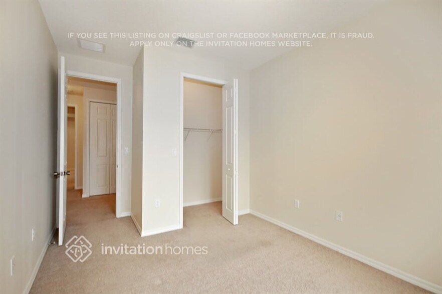 Building Photo - 627 NE 35th Ave