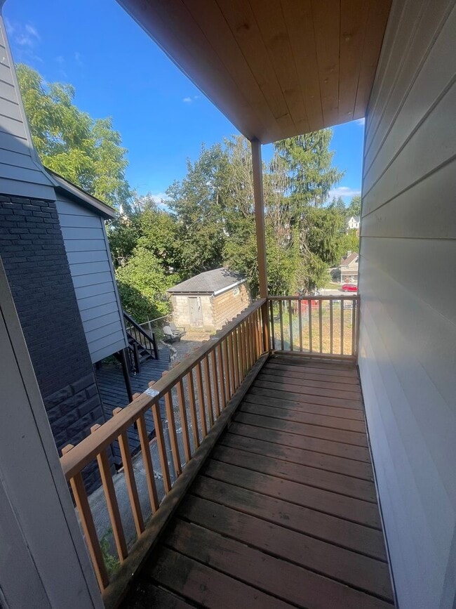 Building Photo - Single Family House in Mt Washington Avail...