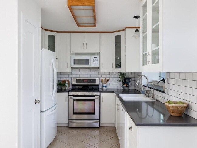 Building Photo - 1805 White Oak Cove