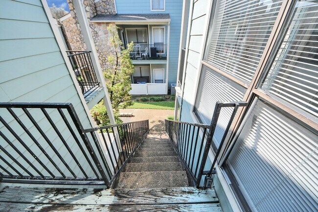 Building Photo - 3758 Tanglewilde St