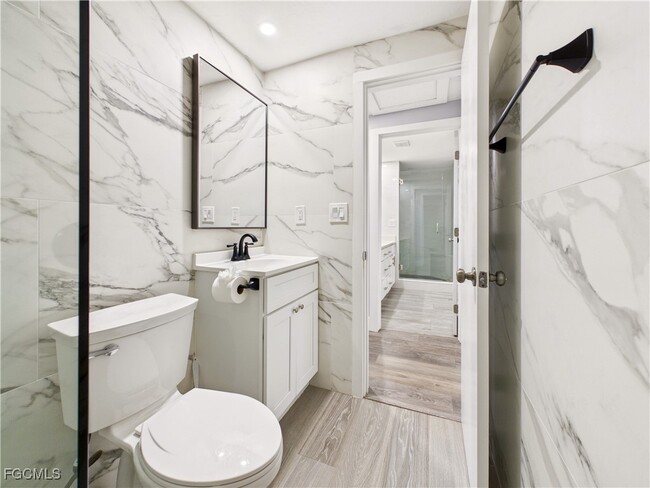 Building Photo - 567 13th St N