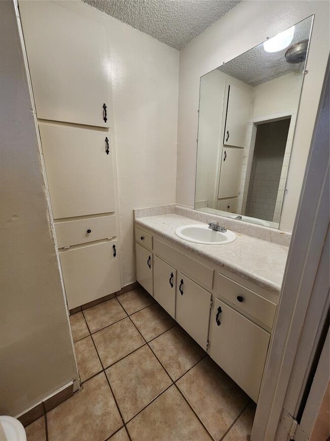 Building Photo - 6909 Cooper Ln