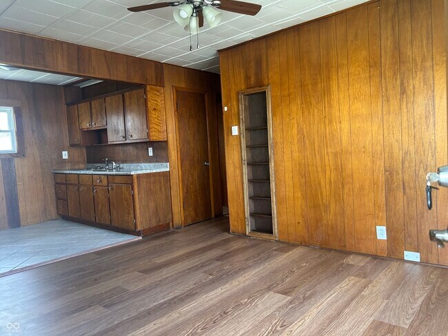 Building Photo - 511 S Maple St