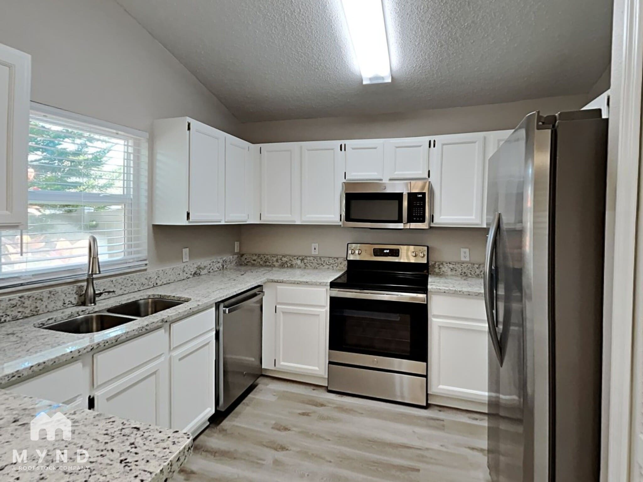 Building Photo - 915 River Wind Ave