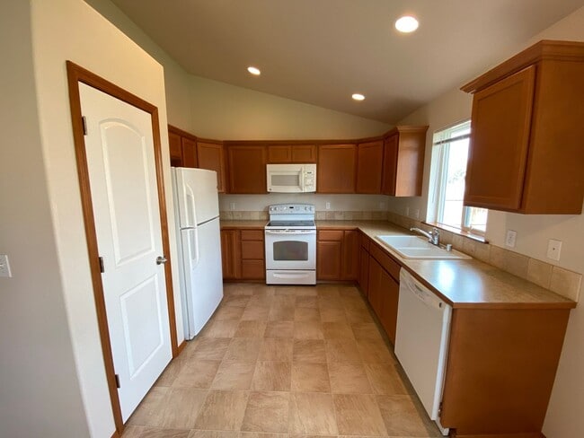 Building Photo - 3 Bedroom Home on Cul-De-Sac for Rent!