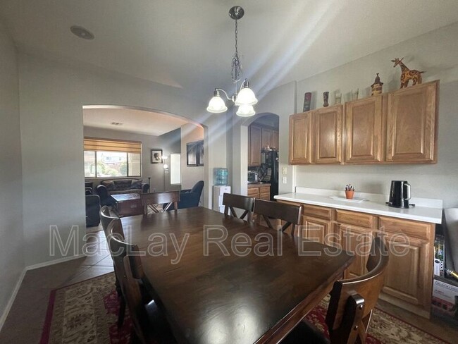 Building Photo - 1534 W Agrarian Hills Dr