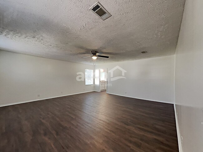 Building Photo - 1012 Montrose Dr