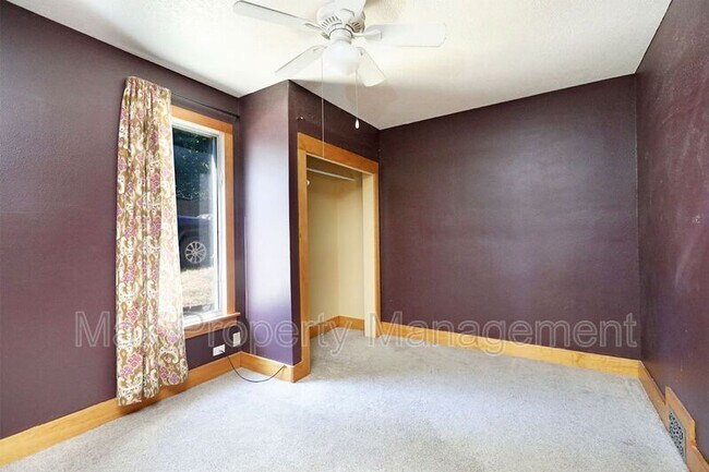 Building Photo - 660 27th St