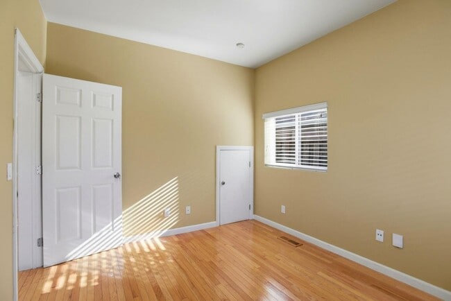 Building Photo - 659 Upton St