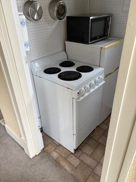 Building Photo - 311 N Grand St